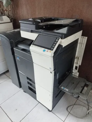 Konica Minolta multifuncional laser colorida A3. 