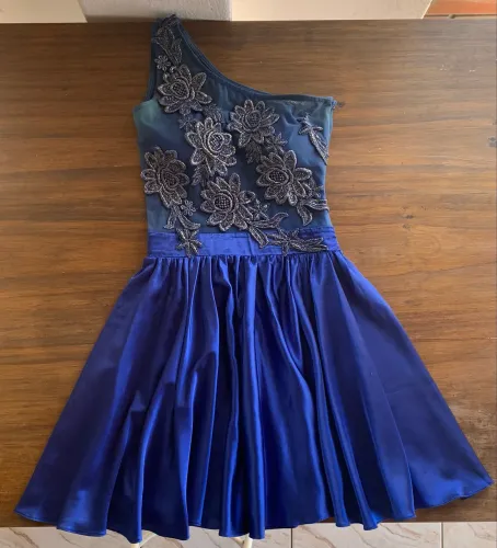 Vestido de festa curto azul