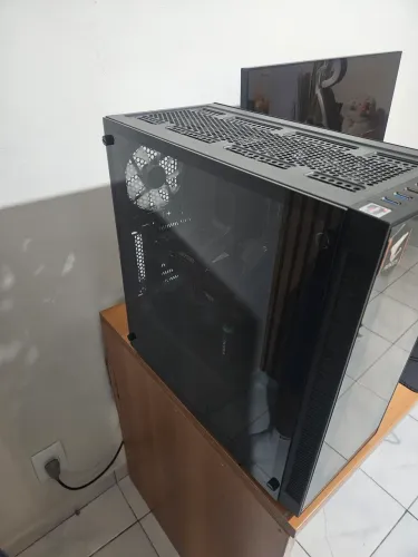 Gabinete Gamer ATX.