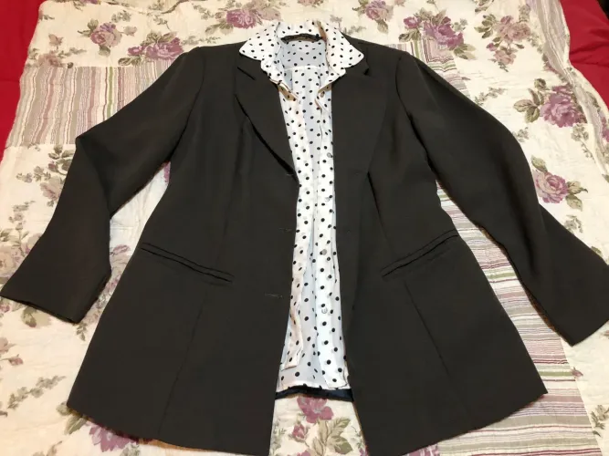 Blazer verde militar e camisa Zara