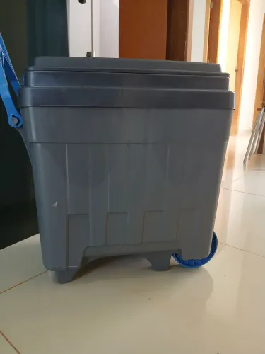 Cooler com rodinhas seminovo 