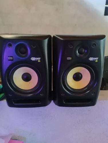 Monitores de Audio Rokit 6