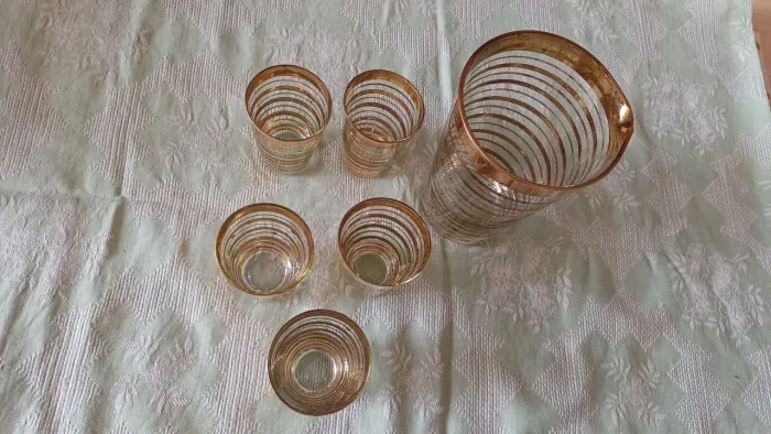 Conjunto de copos e Jarra com borda em ouro