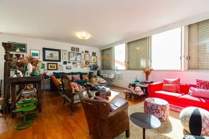Apartamento, 3 quartos, sendo 1 suite, 2 vagas de garagem. 210m² Santa Cecilia
