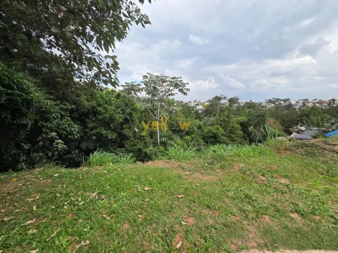 Casa em Condomínio Fechado em Jardim Limoeiro - Arujá, SP