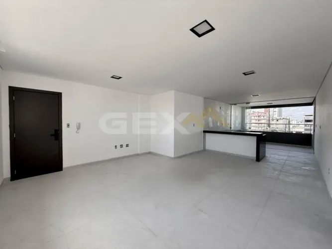 Apartamento à venda no Centro, 3 quartos sendo 1 suíte e 2 vagas.