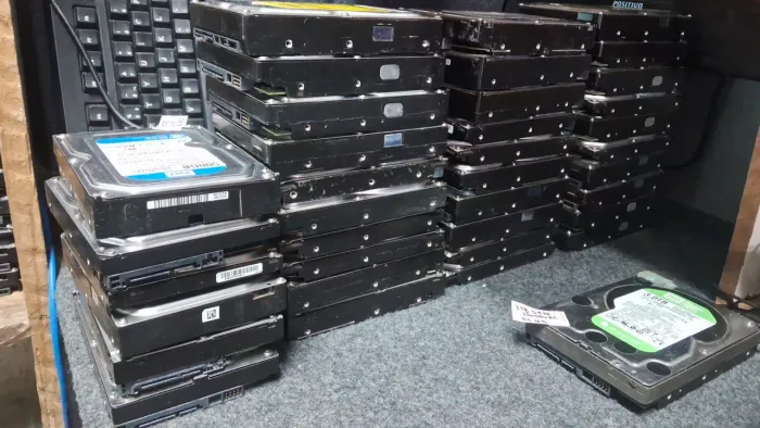 LOTE DE HDS MAIS DE 1000 MIL PEÇAS VARIOS TAMANHOS HDS BONS COM QUALIDADE FUNCIONANDO....