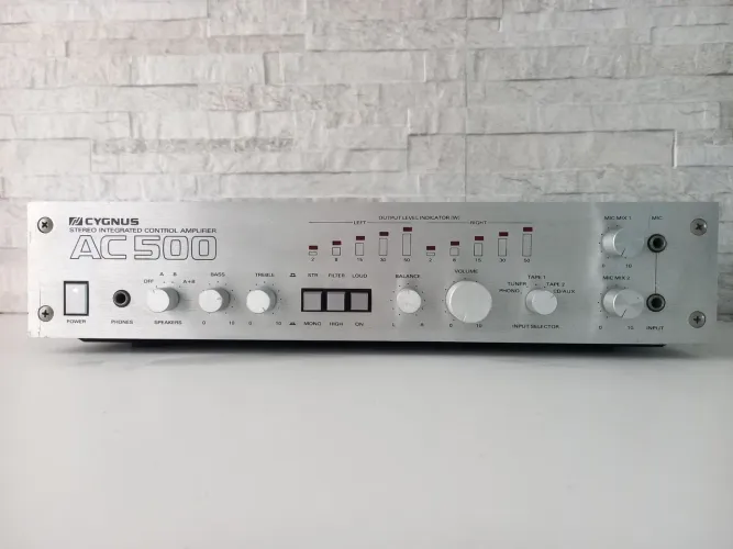 Amplificador Cygnus AC 500, LINDO!!!!, funcionando perfeitamente.