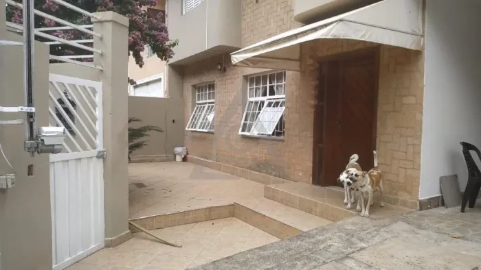 Casa à venda em Campinas, Cidade Universitária, com 2 suítes, com 245 m²