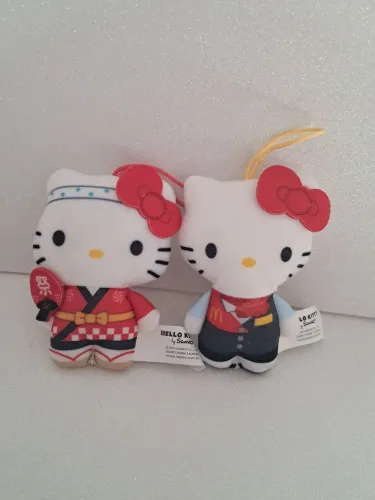 Lote 2 miniaturas colecionáveis Hello Kitty pelúcia