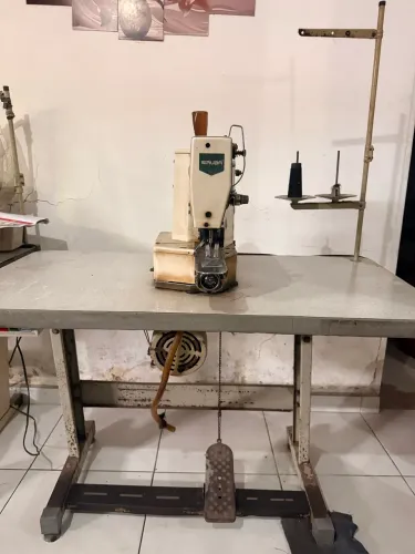 Máquina de travete 