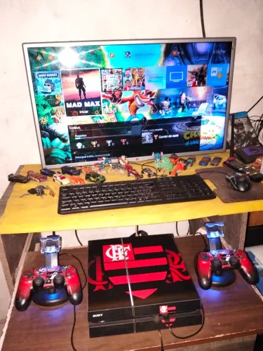 Ps4 personalizado e tv LG 32 polegadas