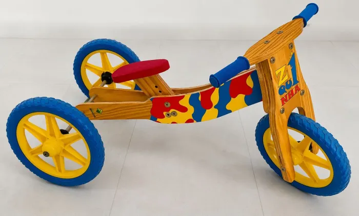 Triciclo infantil de madeira - pouco usado