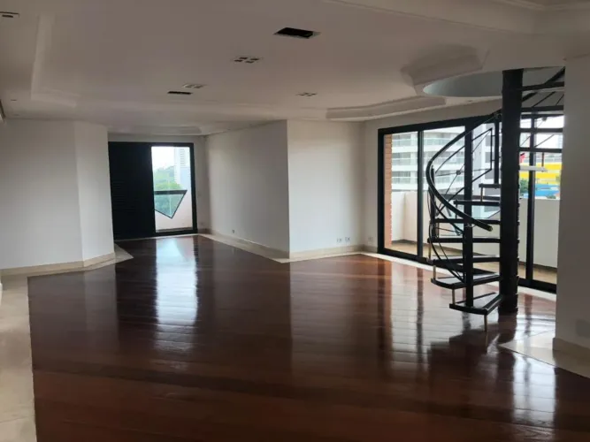 Triplex de luxo na Vila Mariana: 3 quartos, 3 suítes, 4 banheiros, 4 vagas, 100m² de área.