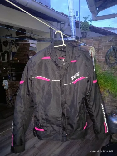 Jaqueta pra motociclista.