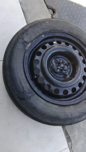Pneu aro 14 185/70 (deixo ja montado) nao tem furo nem empeno 