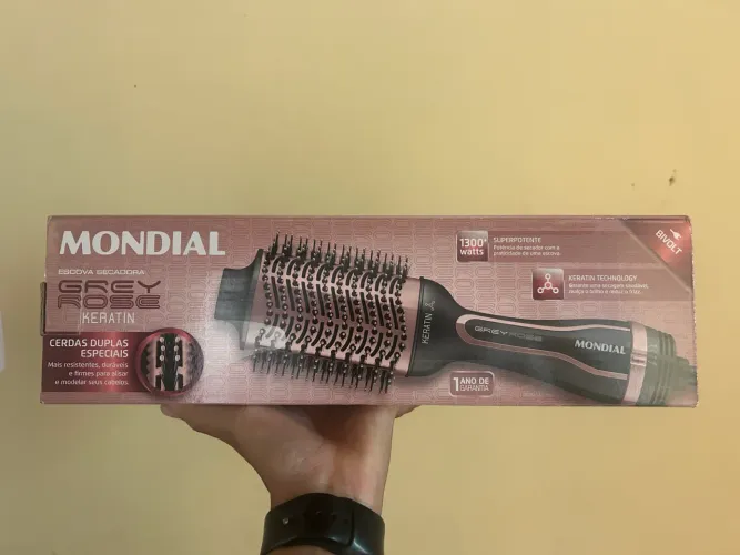 Escova modeladora nunca usada .