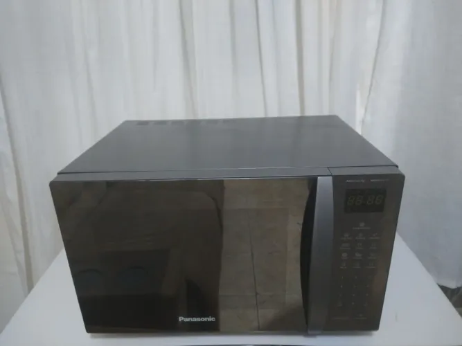 Forno microondas Panasonic 30 litros funcionando bem