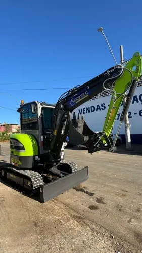 MINI ESCAVADEIRA 