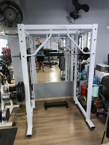 BARRA GUIADA - SMITH MACHINE AGACHAMENTO