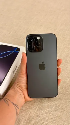iPhone 16 Pro Max 256GB - Black Titanium - Impecável