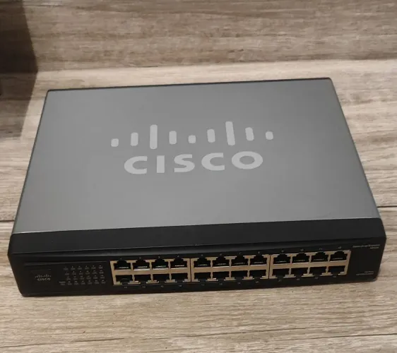Switch Cisco modelo SR224 V2 10/100 24 portas