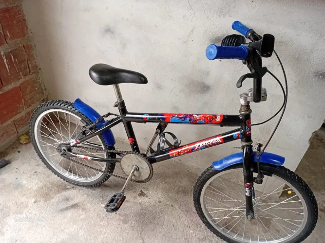 Bicicleta aro 20 novinha do homem aranha 