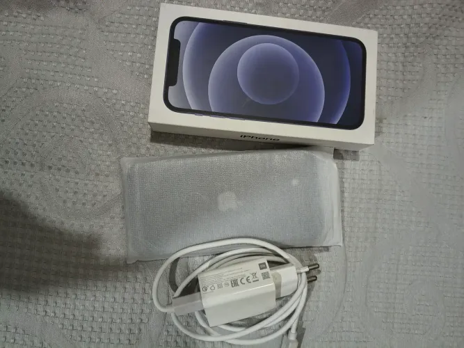 VENDO CELULAR IPHONE12. *