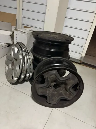 Jantes ferro 5 furos aro 16 da Fiat Toro