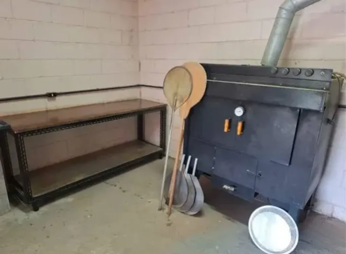 Forno p/ assado + mesa de ferro com mármore