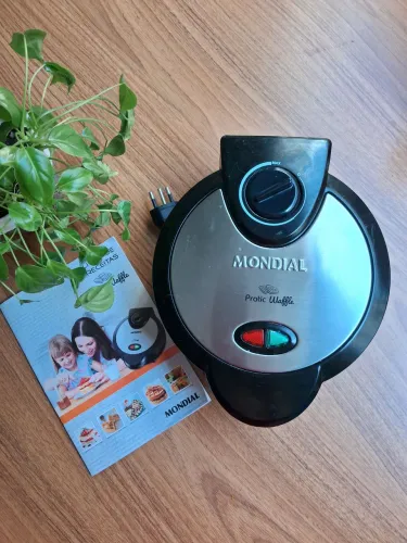 Máquina de Waffle Mondial Pratic Waffle GW-01 1200W (Usada, Excelente Estado) 127v