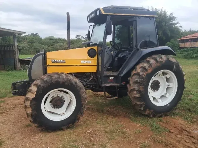 Trator valtra BM100
