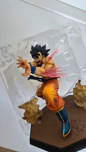 estátua goku figuarts