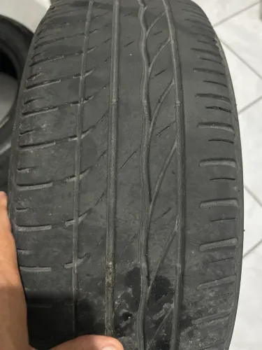 Vendo 2 pneus 185 60 15 Bridgestone 
