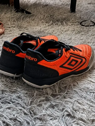 Chuteira umbro pro Challenge uptake 38/39