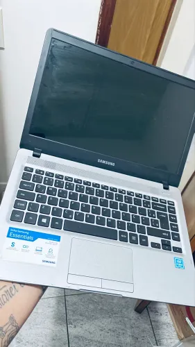 Notebook Samsung Essentials 300E