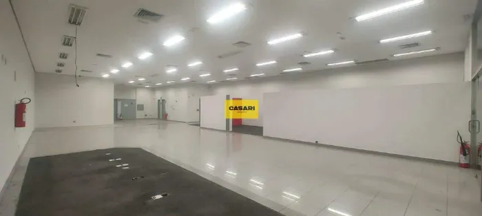 Salão comercial de 472m² de área útil para alugar no Planalto em São Bernardo do Campo/SP