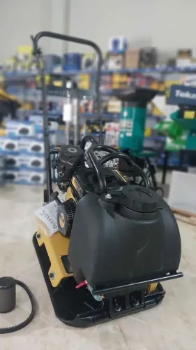Placa vibratória a gasolina 7.5Hp 85kg e 18K.n Buffalo (Nova)
