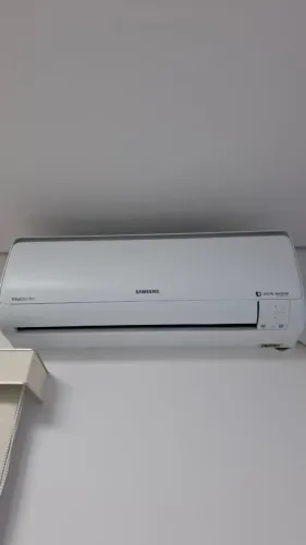 Ar-condicionado Samsung Digital Inverter 12.000 BTUs Quente/Frio