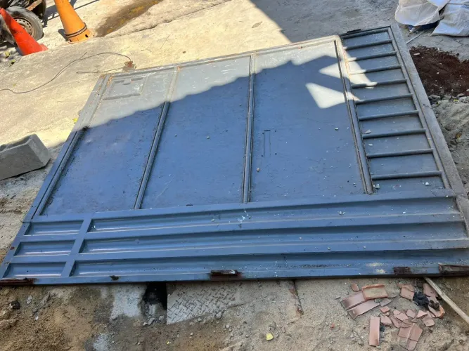 Portão usado de garagem 2 folhas 4 metros
