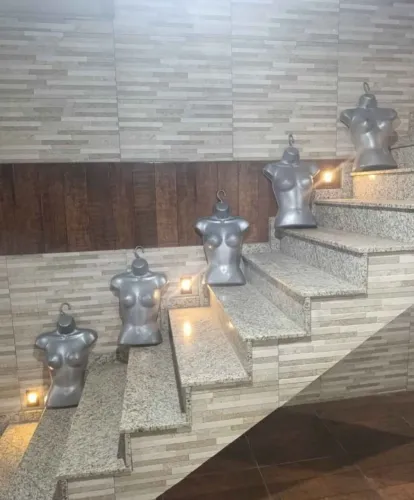 Busto manequim cabide (itens de loja)