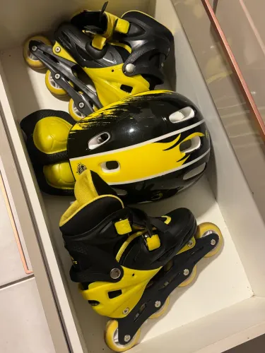 Patins (pouco usado) tam 34 ao 37 com acessórios de proteção 