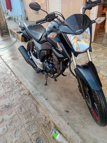 Moto ronda titan 160 bem concervada