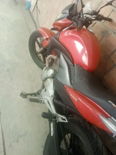 Vendo CB300 Com Pendência