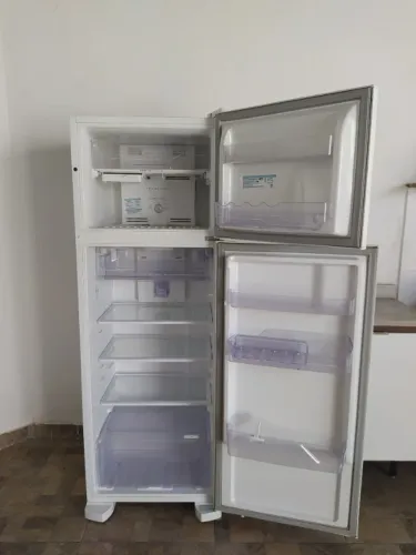 Geladeira Frost Free DFN39 - Muito bem conservada