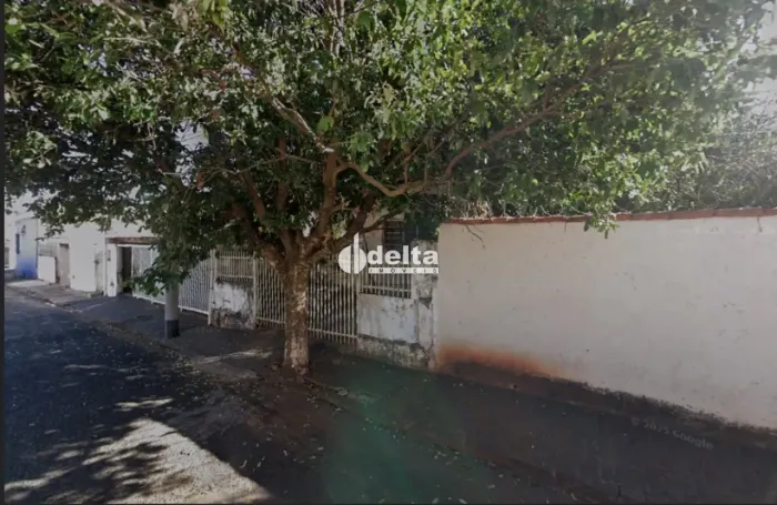 Terreno disponível para venda no bairro Fundinho em Uberlândia-MG.