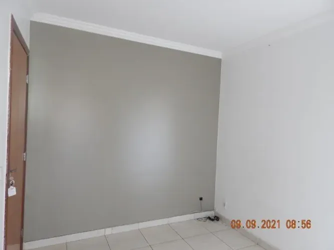 Sala grande QNM 18 proximo praça cidadao