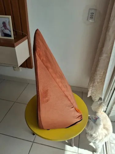 Travesseiro encosto triangular 