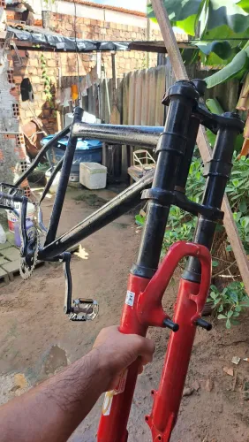 Quadro aro 26, z de pino com Pedal de alumínio e + garfo que pega freio à disco.,r$ 250