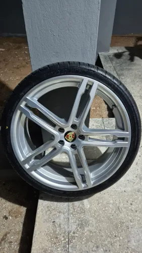 Rodas e Pneus NOVOS! 5 Furos Aro 20 Réplica Porsche